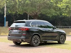 2021 BMW X5 xDrive40i M Sport Package, чёрный — фото 4