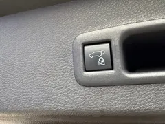 2021 Toyota Sienna 2.5L Hybrid Ultimate, белый — фото 13