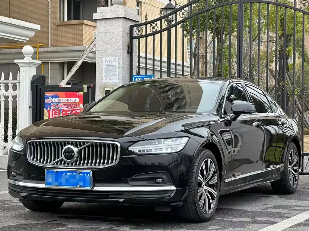 2022 Volvo S90