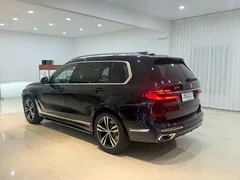 2023 BMW X7 xDrive40i Premium M Sport Package, чёрный — фото 3