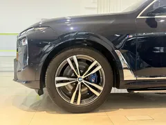 2023 BMW X7 xDrive40i Premium M Sport Package, чёрный — фото 8