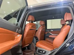 2023 BMW X7 xDrive40i Premium M Sport Package, чёрный — фото 10