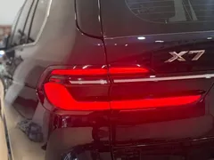 2023 BMW X7 xDrive40i Premium M Sport Package, чёрный — фото 24