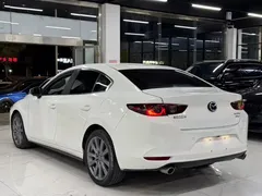 2021 Mazda 3 2.0L AT, белый — фото 5
