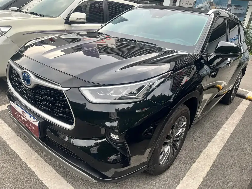 2022 Toyota Highlander Hybrid 2.5L 4WD Premium 7-seat