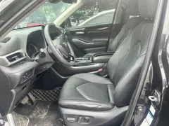 2022 Toyota Highlander Hybrid 2.5L 4WD Premium 7-seat, чёрный — фото 3