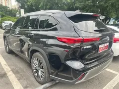 2022 Toyota Highlander Hybrid 2.5L 4WD Premium 7-seat, чёрный — фото 8
