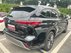 2022 Toyota Highlander Hybrid 2.5L 4WD Premium 7-seat, чёрный — фото 10