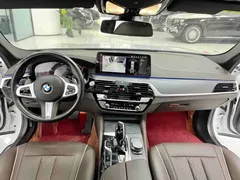 2022 BMW 5 Series 530Li xDrive M Sport Package, белый — фото 5