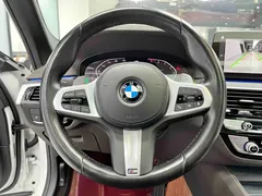2022 BMW 5 Series 530Li xDrive M Sport Package, белый — фото 9