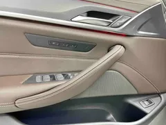 2022 BMW 5 Series 530Li xDrive M Sport Package, белый — фото 13