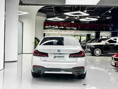 2022 BMW 5 Series 530Li xDrive M Sport Package, белый — фото 16
