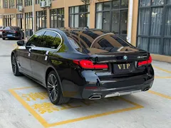 2023 BMW 5 Series 530Li Leading M Sport Package, чёрный — фото 4