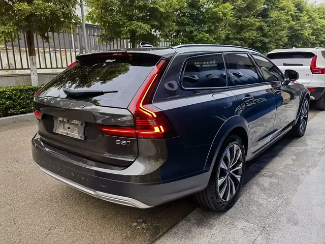 2021 Volvo V90 Cross Country B5 AWD