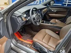2021 Volvo V90 Cross Country B5 AWD — фото 8