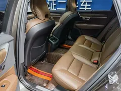 2021 Volvo V90 Cross Country B5 AWD — фото 9