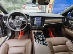 2021 Volvo V90 Cross Country B5 AWD — фото 10