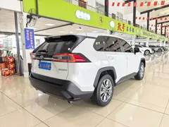 2023 Toyota Wildlander 2.0L CVT 2WD Leading, белый — фото 15