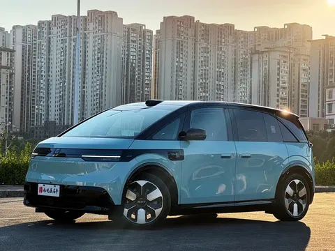 2025 Zeekr Mix Smart Driving