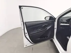 2022 Toyota Yaris L Zhixuan X 1.5L CVT Leading Plus — фото 8