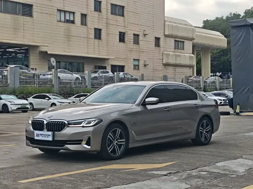 2022 BMW 5 Series 535Le PHEV Luxury Package