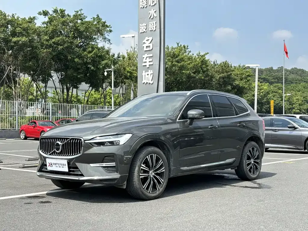 2022 Volvo XC60 4WD Luxury