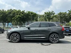 2022 Volvo XC60 4WD Luxury — фото 3