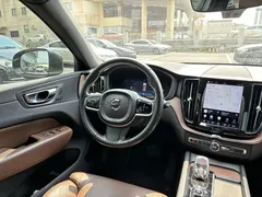 2022 Volvo XC60 4WD Luxury — фото 10