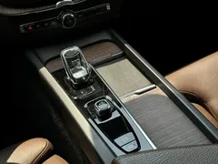2022 Volvo XC60 4WD Luxury — фото 13