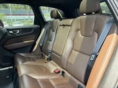 2022 Volvo XC60 4WD Luxury — фото 16