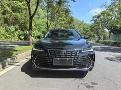 2022 Toyota Avalon 2.0L XLE Premium, чёрный — фото 3