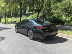2022 Toyota Avalon 2.0L XLE Premium, чёрный — фото 8