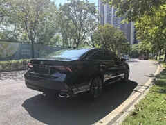 2022 Toyota Avalon 2.0L XLE Premium, чёрный — фото 10