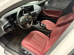 2021 BMW 5 Series 535Le PHEV Pioneer M Sport Package, белый — фото 11