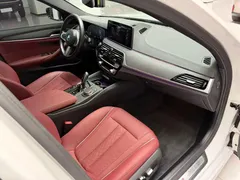 2021 BMW 5 Series 535Le PHEV Pioneer M Sport Package, белый — фото 18