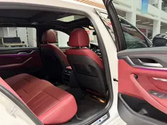 2021 BMW 5 Series 535Le PHEV Pioneer M Sport Package, белый — фото 19