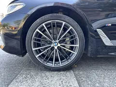 2022 BMW 5 Series 530Li M Sport Package, чёрный — фото 23
