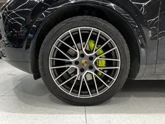 2021 Porsche Cayenne E-Hybrid 2.0T PHEV, чёрный — фото 3