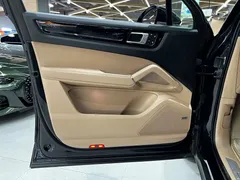 2021 Porsche Cayenne E-Hybrid 2.0T PHEV, чёрный — фото 9