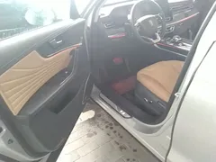 2023 Hongqi HS5 2.0T 4WD Pro — фото 12