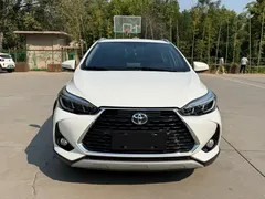 2021 Toyota Yaris L Zhixuan X 1.5L CVT Premium, белый — фото 2