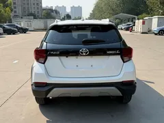 2021 Toyota Yaris L Zhixuan X 1.5L CVT Premium, белый — фото 17