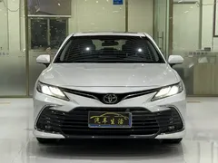 2023 Toyota Camry 2.0G Luxury, белый — фото 2