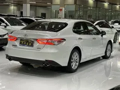 2023 Toyota Camry 2.0G Luxury, белый — фото 11