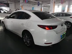 2021 Mazda 3 2.0L AT, белый — фото 5