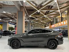 2022 BMW X6 Premium M Sport Package, чёрный — фото 4
