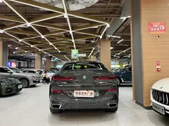 2022 BMW X6 Premium M Sport Package, чёрный — фото 6