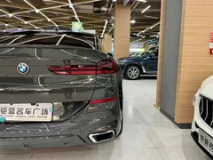 2022 BMW X6 Premium M Sport Package, чёрный — фото 7