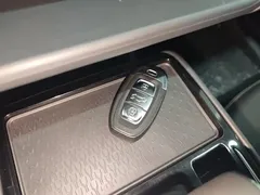 2023 Hongqi E-QM5 Basic Mobility, чёрный — фото 9