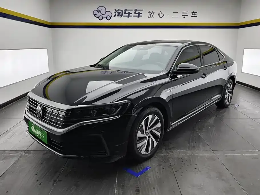 2022 Volkswagen Passat 430PHEV Luxury